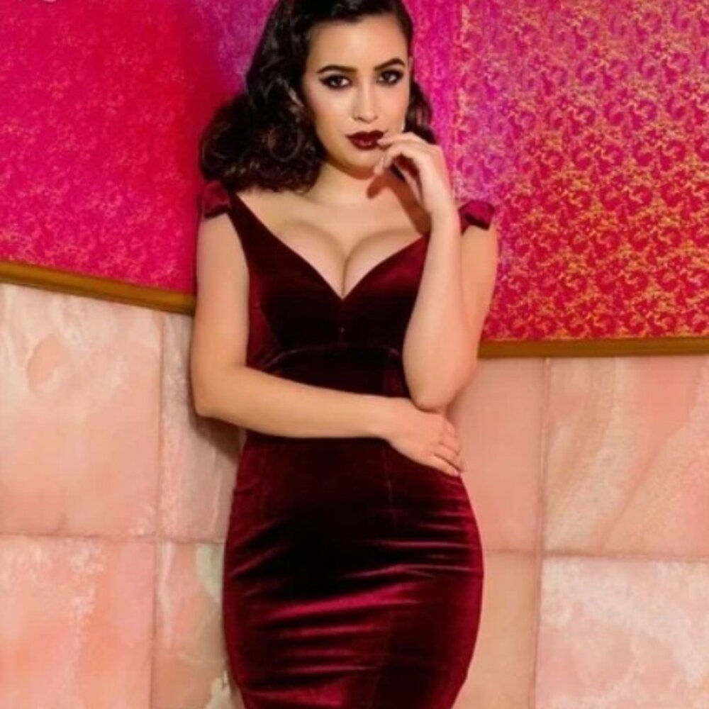 Pinup Girl Laura Byrnes Gilda Red Velvet Pencil Dress 2018 XL